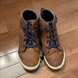 Boys high top brown sneakers